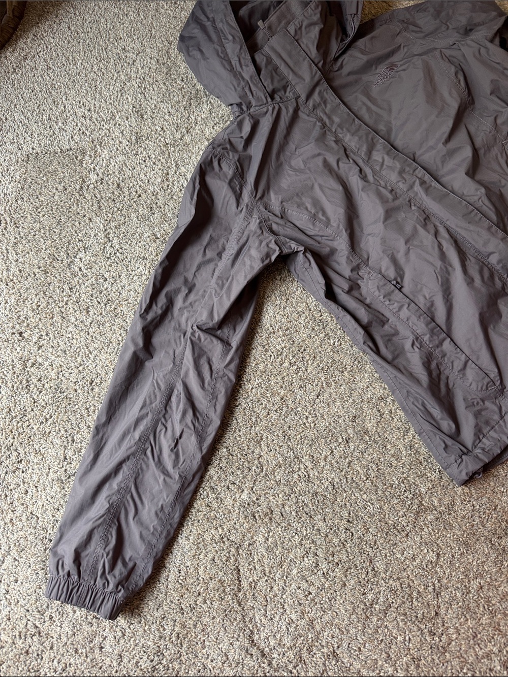 The North Face Women's Hooded rain jacket grey size medium - Picture 5 of 6